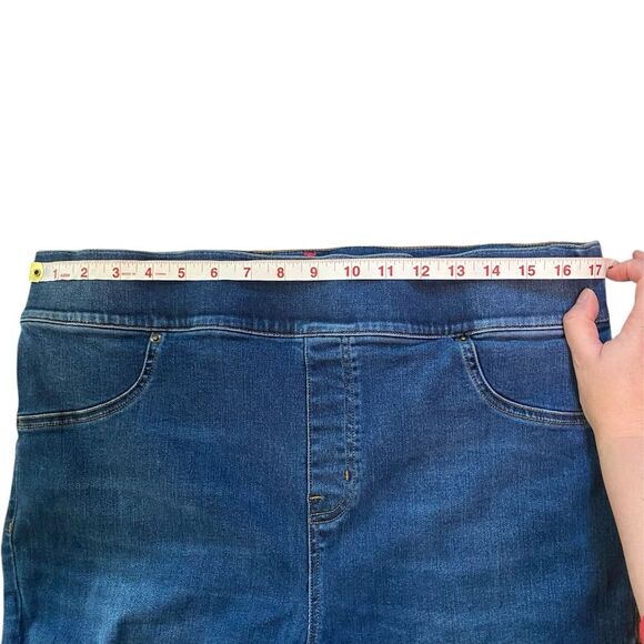 SPANX Medium Wash Distressed Ankle Skinny Jeans in Size Medium - Picture 11 of 16